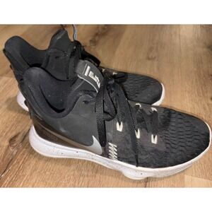 Nike LeBron Witness 5‎ Mens Basketball Shoes Black White Size 9.5
